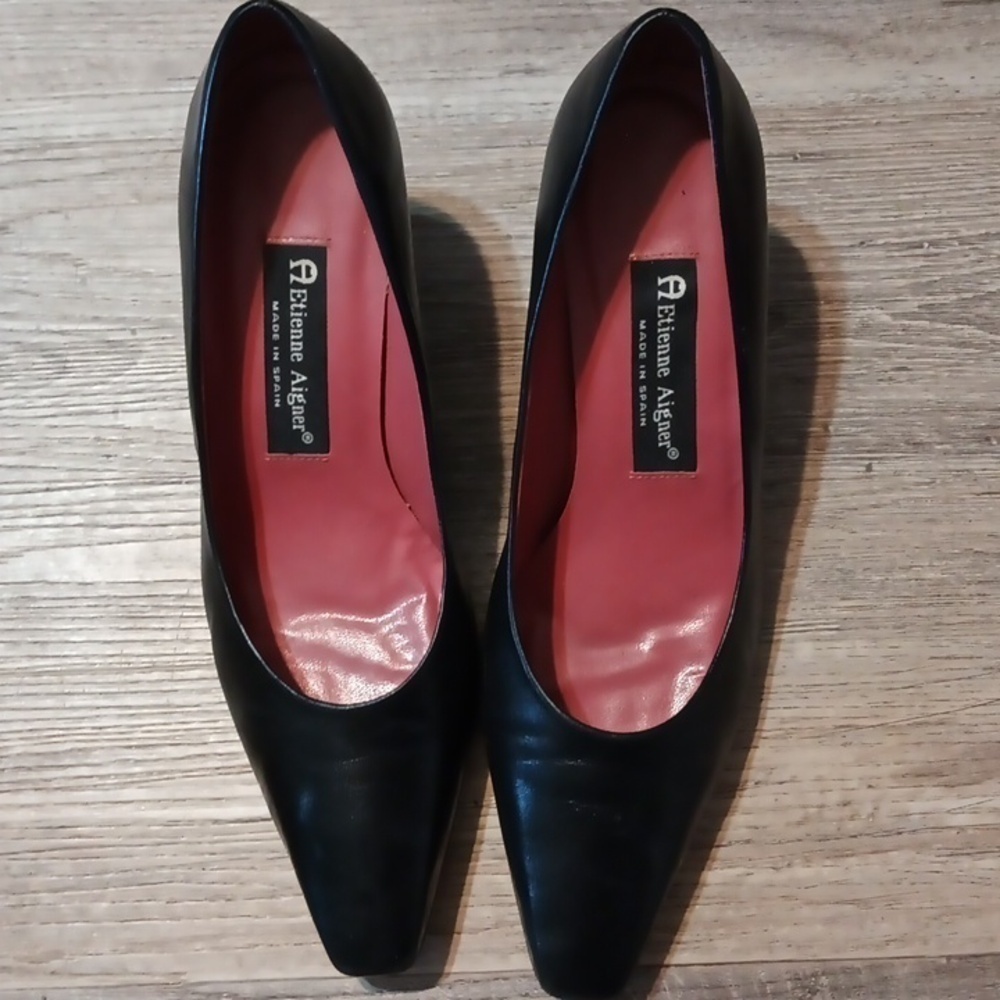Vintage 1990s Etienne Aigner Pumps. Size 8 1/2  M. LNGUC. Made in Spain. Black.
